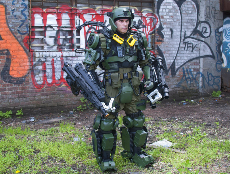 Illustration for article titled The World's Most Badass Tom Cruise Cosplay